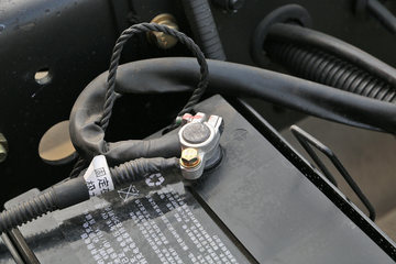 һ����� J6L�п� �ʻ۰� 180���� 4X2 6.75�������ػ���ͼƬ