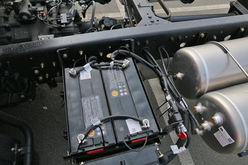 һ����� J6L�п� �ʻ۰� 180���� 4X2 6.75�������ػ���ͼƬ