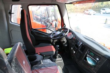 һ����� J6L�п� 2018�� �ʻݰ� 220���� 4X2 6.75�������ػ���(CA1180P62K1L4E5)ͼƬ