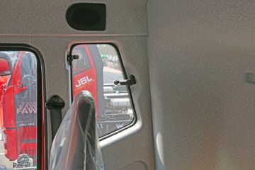 һ����� J6L�п� 2018�� �ʻݰ� 220���� 4X2 6.75�������ػ���(CA1180P62K1L4E5)ͼƬ