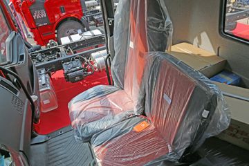 һ����� J6L�п� 2018�� �ʻݰ� 220���� 4X2 6.75�������ػ���(CA1180P62K1L4E5)ͼƬ