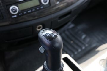 һ����� J6L�п� 2018�� �ʻݰ� 220���� 4X2 6.75�������ػ���(CA1180P62K1L4E5)ͼƬ