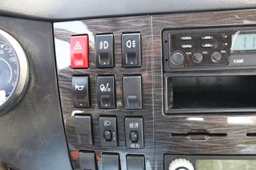 һ����� J6L�п� 2018�� �ʻݰ� 220���� 4X2 6.75�������ػ���(CA1180P62K1L4E5)ͼƬ