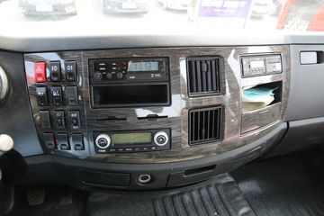 һ����� J6L�п� 2018�� �ʻݰ� 220���� 4X2 6.75�������ػ���(CA1180P62K1L4E5)ͼƬ