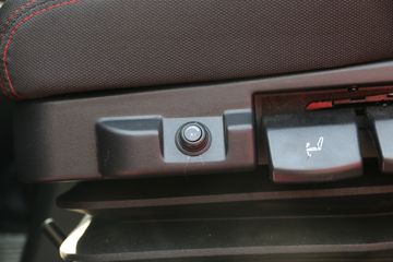 һ����� J6L�п� 2018�� �ʻݰ� 220���� 4X2 6.75�������ػ���(CA1180P62K1L4E5)ͼƬ