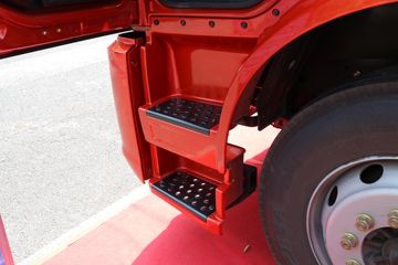 һ����� J6L�п� 2018�� �ʻݰ� 220���� 4X2 6.75�������ػ���(CA1180P62K1L4E5)ͼƬ