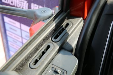 һ����� J6L�п� 2018�� �ʻݰ� 220���� 4X2 6.75�������ػ���(CA1180P62K1L4E5)ͼƬ