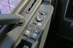 一汽解放 J6L中卡 2018款 质惠版 220马力 4X2 6.75米栏板载货车(CA1180P62K1L4E5)