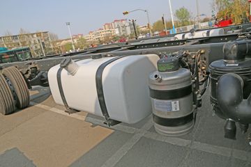 һ����� J6L�п� 2018�� �ʻݰ� 220���� 4X2 6.75�������ػ���(CA1180P62K1L4E5)ͼƬ