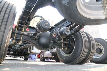 һ����� J6L�п� 2018�� �ʻݰ� 220���� 4X2 6.75�������ػ���(CA1180P62K1L4E5)ͼƬ