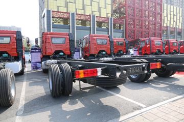 һ����� J6L�п� 2018�� �ʻݰ� 220���� 4X2 6.75�������ػ���(CA1180P62K1L4E5)ͼƬ