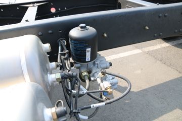 һ����� J6L�п� 2018�� �ʻݰ� 220���� 4X2 6.75�������ػ���(CA1180P62K1L4E5)ͼƬ