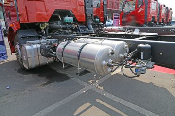 һ����� J6L�п� 2018�� �ʻݰ� 220���� 4X2 6.75�������ػ���(CA1180P62K1L4E5)ͼƬ