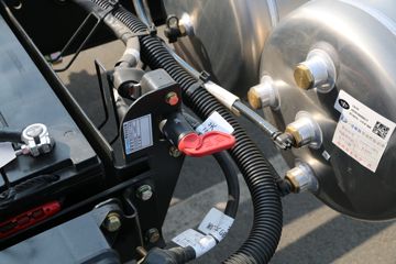 һ����� J6L�п� 2018�� �ʻݰ� 220���� 4X2 6.75�������ػ���(CA1180P62K1L4E5)ͼƬ