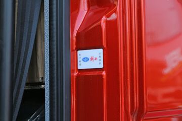 һ����� J6L�п� 2018�� �ʻݰ� 180���� 4X2 6.75�������ػ���(CA1180P62K1L4E5)ͼƬ