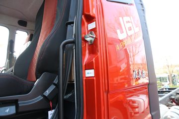 һ����� J6L�п� 2018�� �ʻݰ� 180���� 4X2 6.75�������ػ���(CA1180P62K1L4E5)ͼƬ