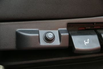 һ����� J6L�п� 2018�� �ʻݰ� 180���� 4X2 6.75�������ػ���(CA1180P62K1L4E5)ͼƬ