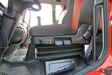 һ����� J6L�п� 2018�� �ʻݰ� 180���� 4X2 6.75�������ػ���(CA1180P62K1L4E5)ͼƬ