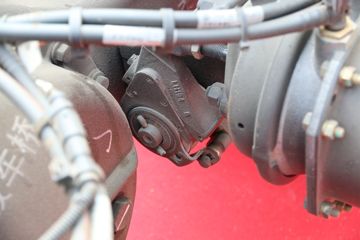 һ����� J6L�п� 2018�� �ʻݰ� 180���� 4X2 6.75�������ػ���(CA1180P62K1L4E5)ͼƬ