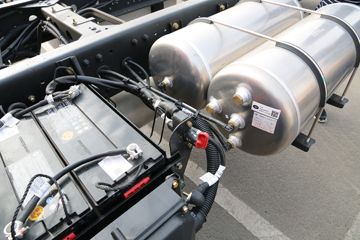 һ����� J6L�п� 2018�� �ʻݰ� 180���� 4X2 6.75�������ػ���(CA1180P62K1L4E5)ͼƬ