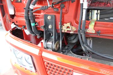 һ����� J6L�п� 2018�� �ʻݰ� 180���� 4X2 6.75�������ػ���(CA1180P62K1L4E5)ͼƬ