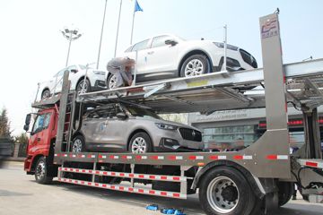 福田 欧曼新ETX 220马力 4X2 9.53米厢式载货车(BJ5183XXY-AA)外观图片