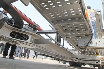 福田 欧曼新ETX 220马力 4X2 9.53米厢式载货车(BJ5183XXY-AA)外观图片