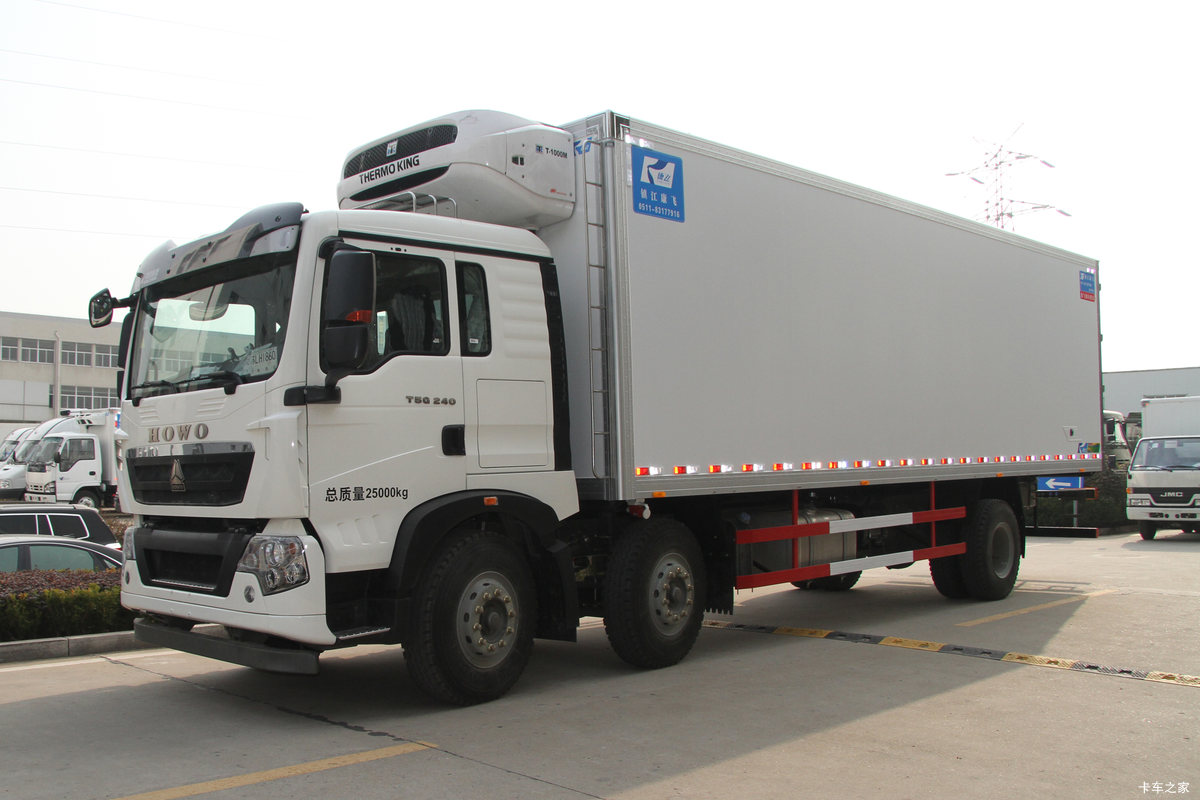 中国重汽 HOWO T5G 240马力 6X2 8.45米冷藏车(康飞牌)