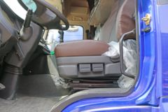 福田 欧曼新ETX 5系重卡 245马力 6X2 8米仓栅式载货车(BJ5252CCY-AB)