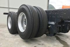 东风柳汽 乘龙H5中卡 290马力 8X2 9.6米仓栅式载货车(LZ5320CCYH7EB)