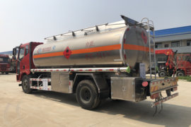 一汽解放底盘&nbsp;油罐车外观图片