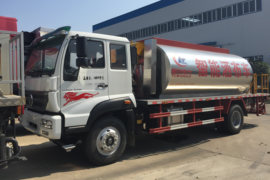 重汽斯太尔底盘&nbsp;沥青洒布车外观图片