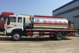 重汽斯太尔底盘&nbsp;沥青洒布车外观图片