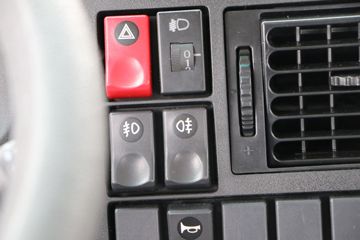 ���� ������D9 170���� 4X2 6.8�������ػ���(EQ1140L9BDG)ͼƬ