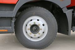 东风 多利卡D9 170马力 4X2 6.8米栏板载货车(EQ1140L9BDG)