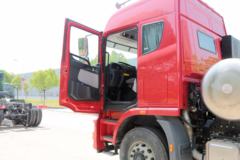 联合卡车 U370重卡 370马力 6X4 LNG牵引车(QCC4252N654)