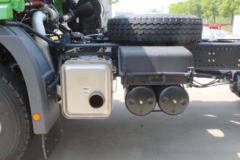 联合卡车 U370重卡 370马力 6X4 LNG牵引车(QCC4252N654)