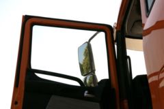 联合卡车 U380 380马力 8X4 8.2米自卸车(QCC3312D656-3)