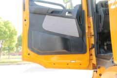 联合卡车 U380 380马力 8X4 8.2米自卸车(QCC3312D656-3)