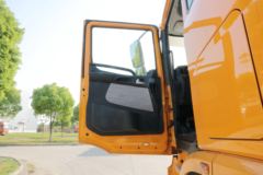 联合卡车 U380 380马力 8X4 8.2米自卸车(QCC3312D656-3)