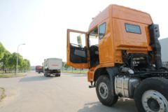 联合卡车 U380 380马力 8X4 8.2米自卸车(QCC3312D656-3)