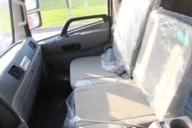 联合E系&nbsp;载货车驾驶室                                               图片