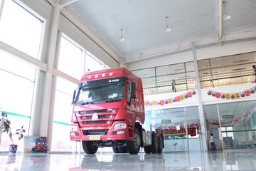 中国重汽 HOWO重卡 266马力 6X4 牵引车(精英版 HW76)(ZZ4257M3247C)