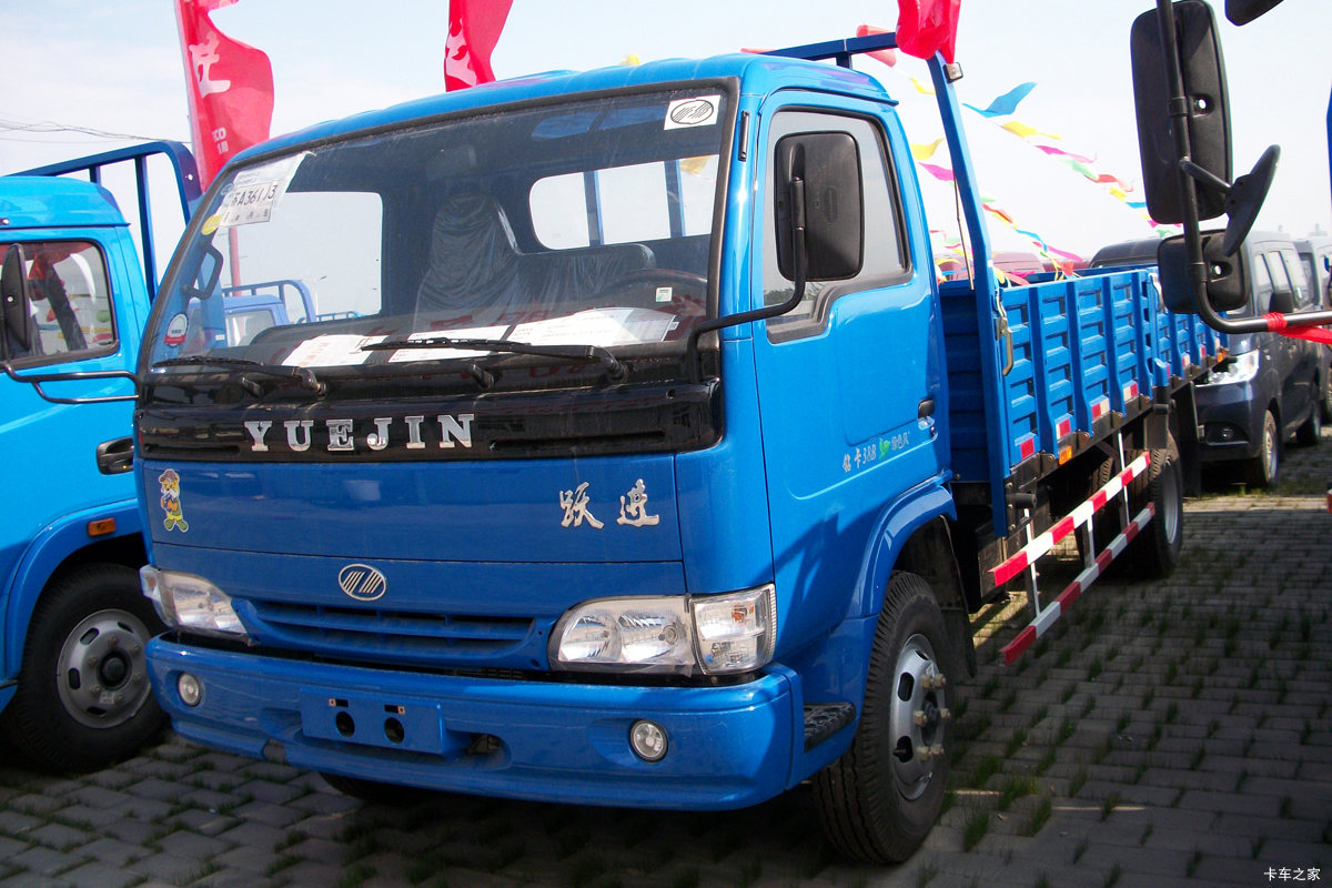 跃进 帅虎H500-47中卡 160马力 4X2 6.2米排半栏板载货车