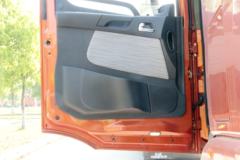 联合卡车 U440重卡 440马力 6X4 LNG牵引车(速比3.7)(QCC4252N654-1)