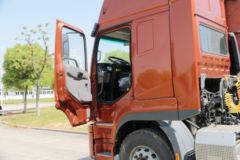 联合卡车 U420重卡 420马力 6X4牵引车(QCC4252D654-4)