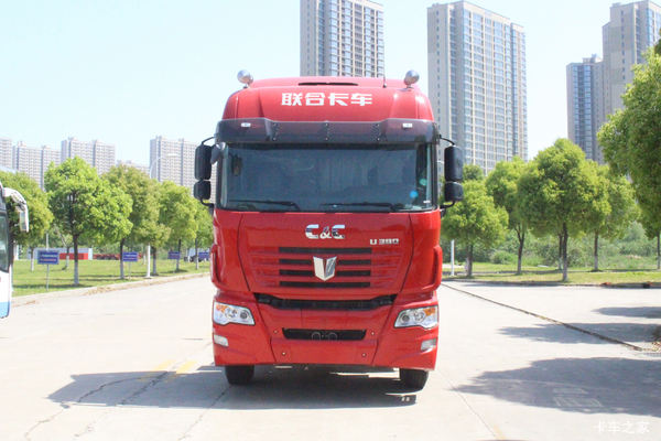 联合卡车 U480重卡 480马力 6X4牵引车(QCC4252D654-1)