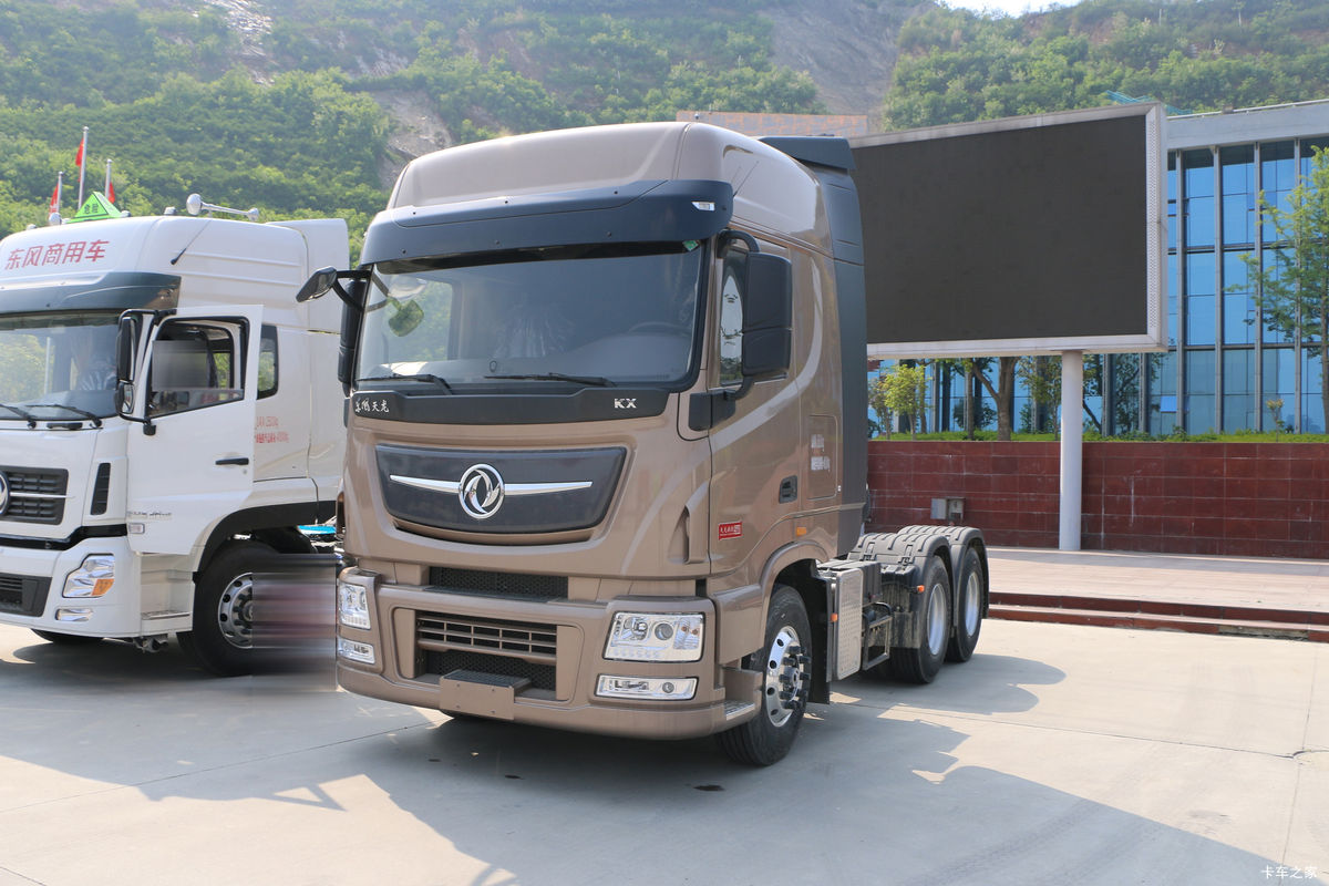 东风商用车 天龙旗舰KX 560马力 6X4自动挡牵引车(AMT手自一体)