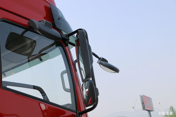 东风天龙牵引车临沂市火热促销中 让利高达3万