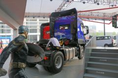 江铃重汽 威龙重卡 365马力 4X2牵引车(SXQ4180J1A2D5)